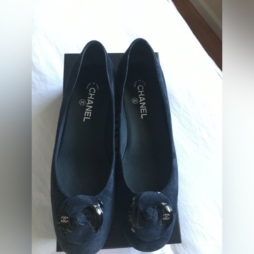 CHANEL Camellia Blue and Black Suede Ballerina Flats 41.5